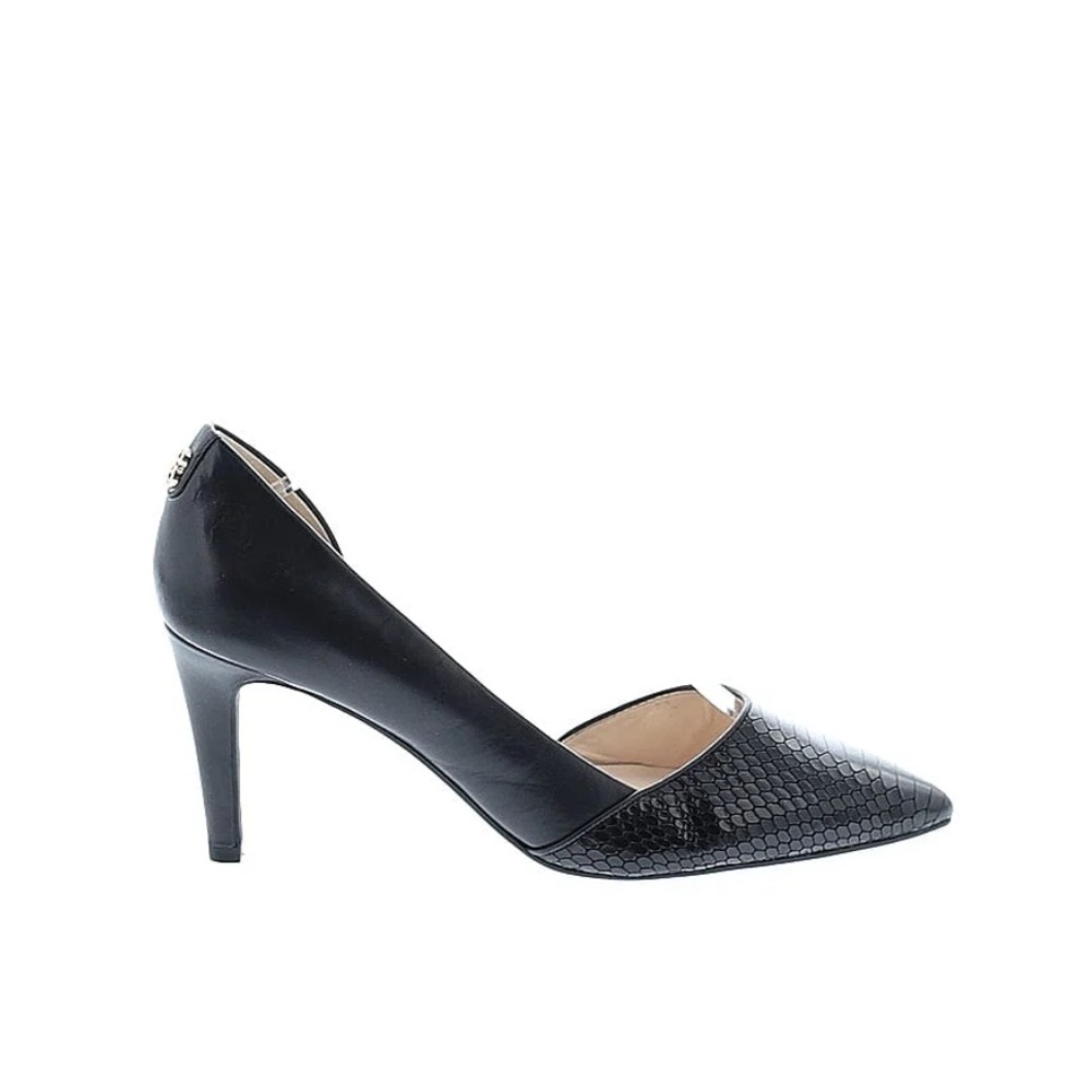 LIKE NEW Cole Haan black leather pumps with shoe trees 7B